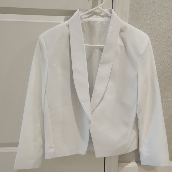 Neil Allyn Jackets & Blazers - Chic White Women's Blazer